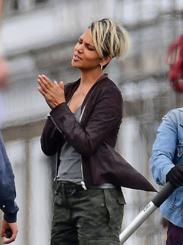 Halle Berry Rocks Two-Tone Blonde & Black Hairstyle On New Movie Set –  Hollywood Life