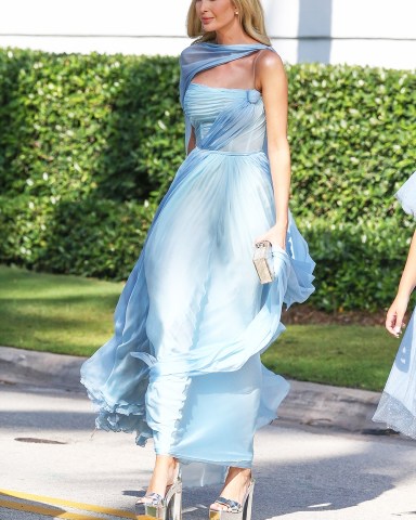 Palm Beach, FL  - Ivanka Trump and her daughter seen arriving at her sister Tiffany Trump's wedding.Pictured: Ivanka TrumpBACKGRID USA 12 NOVEMBER 2022 USA: +1 310 798 9111 / usasales@backgrid.comUK: +44 208 344 2007 / uksales@backgrid.com*UK Clients - Pictures Containing ChildrenPlease Pixelate Face Prior To Publication*