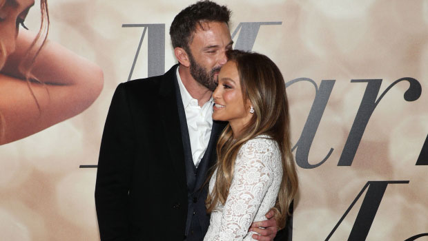 Jennifer Lopez brilla en el vestido de novia blanco de 'Old Movie' para casarse con Ben Affleck en Las Vegas: reloj