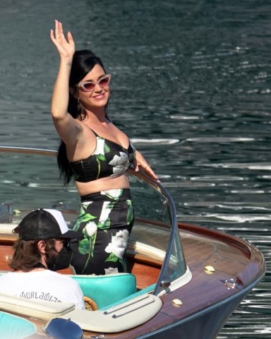 Capri, ITALY - *EXCLUSIVE* - Katy Perry showcases her stunning figure as she films with director Paolo Sorrentino for the new Dolce & Gabbana commercial in Capri, Italy.Pictured: Katy Perry BACKGRID USA 16 JULY 2022 BYLINE MUST READ: COBRA TEAM / BACKGRIDUSA: +1 310 798 9111 / usasales@backgrid.comUK: +44 208 344 2007 / uksales@backgrid.com*UK Clients - Pictures Containing ChildrenPlease Pixelate Face Prior To Publication*