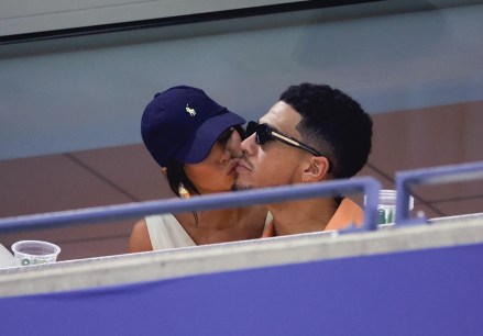 New York, NY  - Kendall Jenner and Devin Booker show some PDA as they watch as Casper Ruud of Norway vs Carlos Alcaraz of Spain play in the men's final match at the US Open Tennis Championships.Pictured: Kendall Jenner, Devin BookerBACKGRID USA 11 SEPTEMBER 2022 USA: +1 310 798 9111 / usasales@backgrid.comUK: +44 208 344 2007 / uksales@backgrid.com*UK Clients - Pictures Containing ChildrenPlease Pixelate Face Prior To Publication*