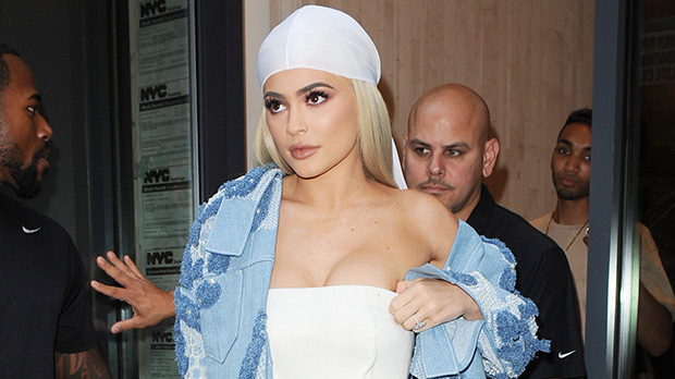 Kylie Jenner Rocks Daisy Dukes & Goes Makeup-Free On $70M Private Jet: Photos