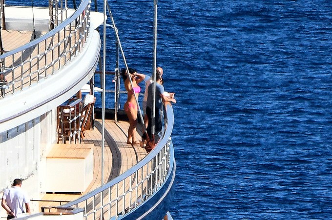 Jeff Bezos & Lauren Sanchez sail around Spain