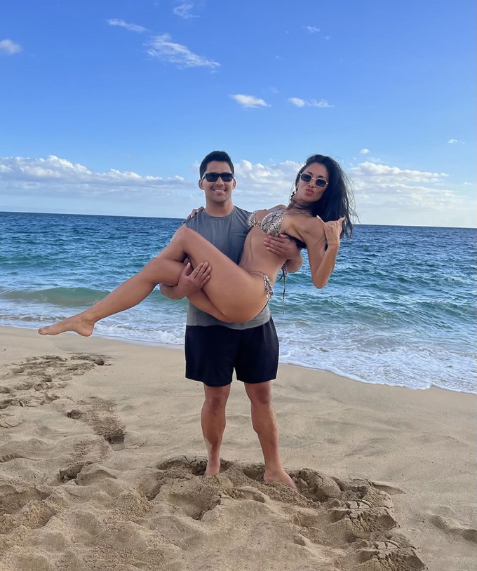 *EXCLUSIVE* After announcing her engagement to beau Thom Evans, 44-year-old Pussycat Doll Nicole Scherzinger is seen having a little fun in the sun on the beach during her sun-soaked holiday in Hawaii