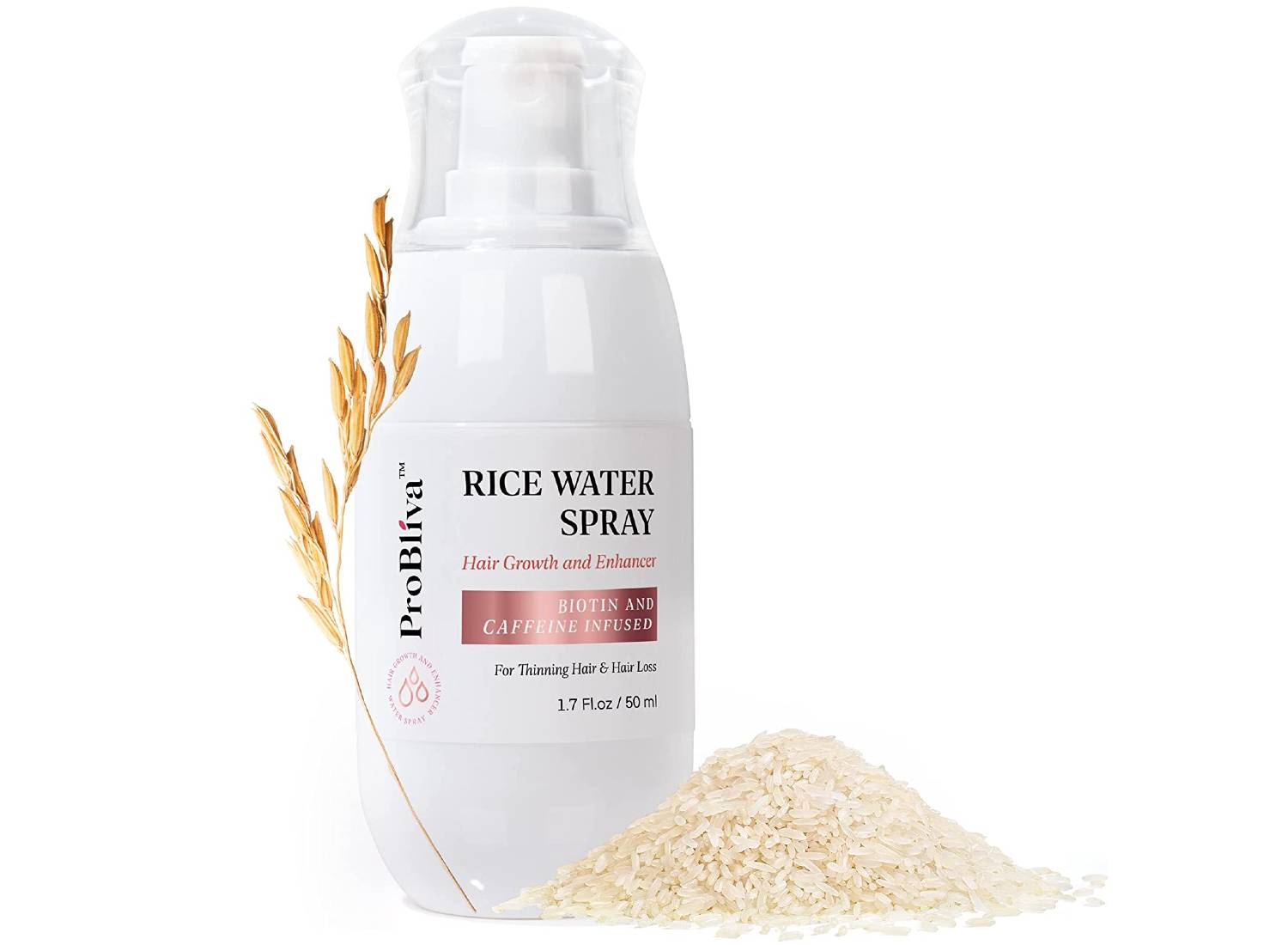 Sebotol putih semprotan air beras Probliva untuk kulit kepala di sebelah tumpukan butir beras