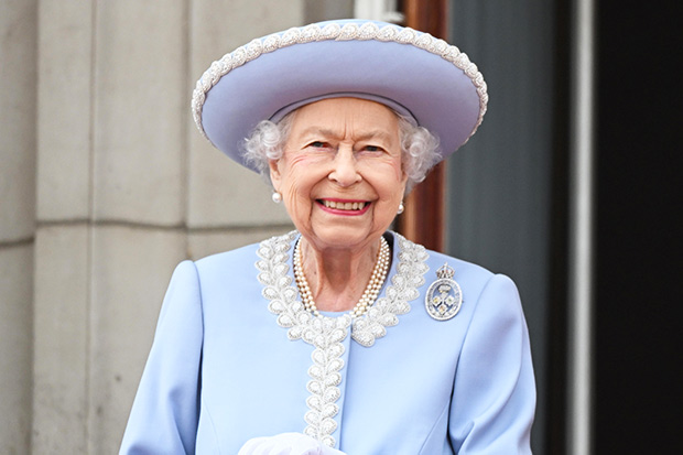 Queen Elizabeth II At Trooping The Colour Parade: Regal In Blue Outfit –  Hollywood Life