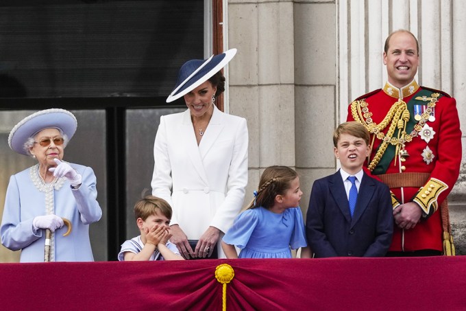 Prince William & Kate Middleton with their Kids on the Balcony