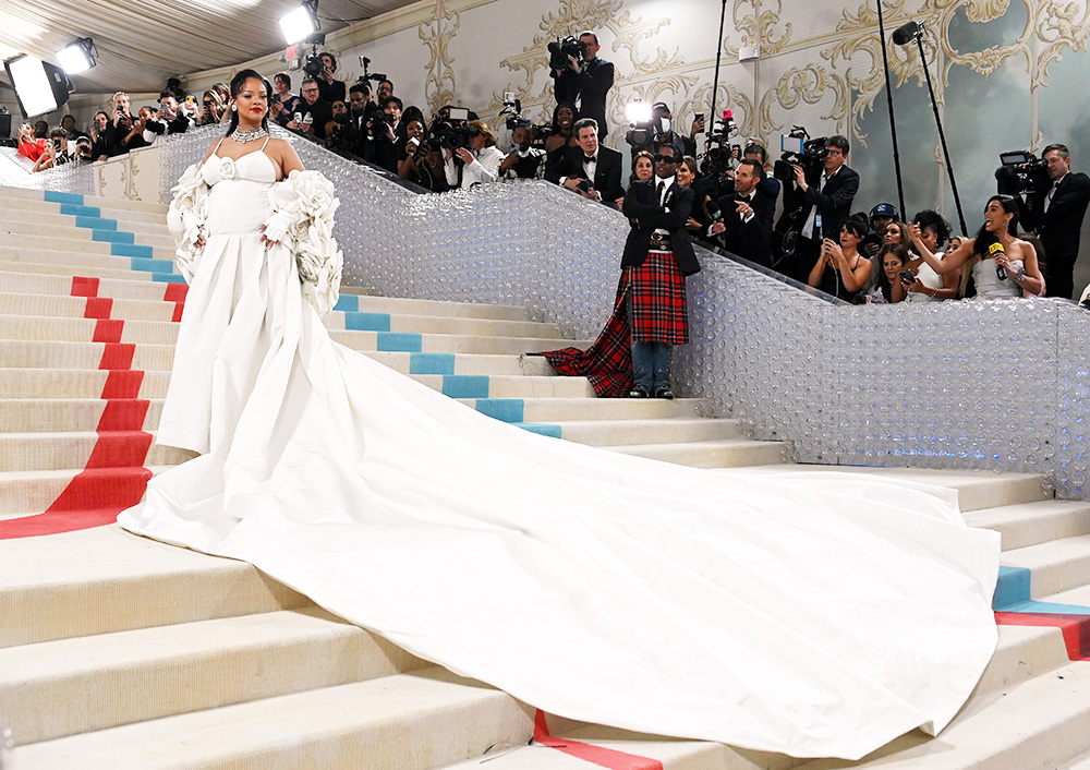 Dresses with 2024 long trains