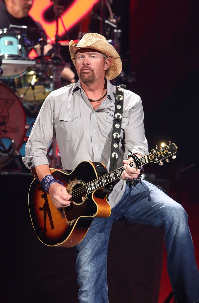 Toby Keith rocking out