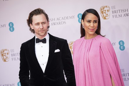 Tom Hiddleston i Zawe Ashton pozują dla fotografów po przybyciu na 75. British Academy Film Awards, BAFTA, w Londynie Bafta Film Awards 2022 Przyloty, Londyn, Wielka Brytania - 13 marca 2022