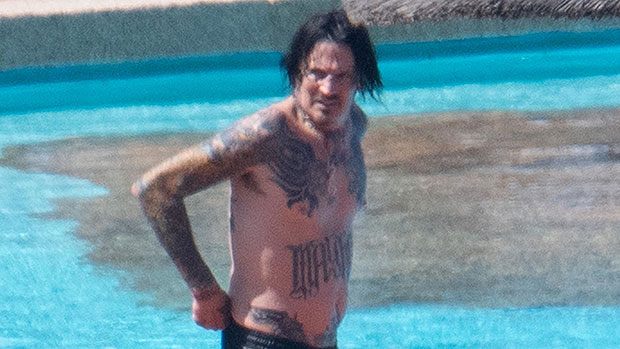 Tommy Lee Seen Shirtless & Swimming With Broken Ribs – Hollywood Life