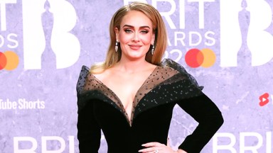 Adele Londra Show'da Transparan Elbiseyle Twerks: Video – Hollywood Life