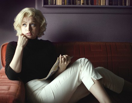Yellow.  Ana de Armas as Marilyn Monroe.  Cr.  Netflix © 2022