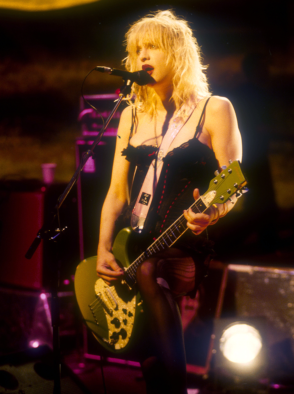 HOLE - COURTNEY LOVE ON 'LATER WITH JOOLS HOLLAND', LONDON, BRITAIN - MAY 1995
VARIOUS