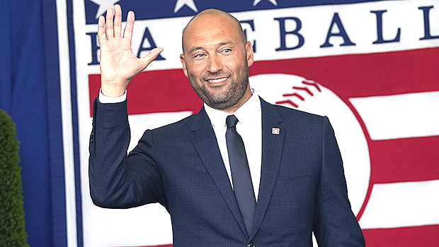 Jeter gives pink bat to young fan in stands