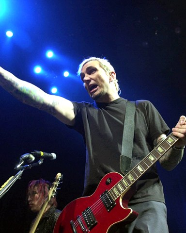 ALEXAKIS Art Alexakis, lead singer for Everclear entertains the crowd, at the HSBC Arena in Buffalo, N.Y
EVERCLEAR, BUFFALO, USA