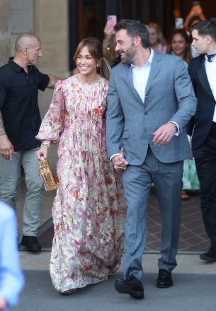 Paris, FRANCE - Ben Affleck and his wife Jennifer Affleck (Lopez) leave the Crillon hotel ahead of dinner with their kids at the 