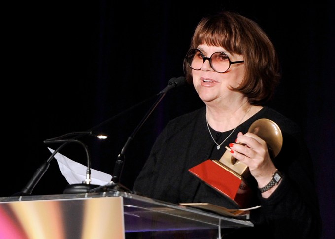 Linda Ronstadt Accepts A Lifetime Achievement Honor