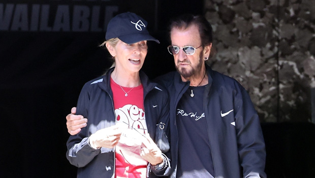 Ringo Starr, de 82 años, y su esposa Barbara Bach, de 74, usan chándales a juego mientras compran en Los Ángeles.