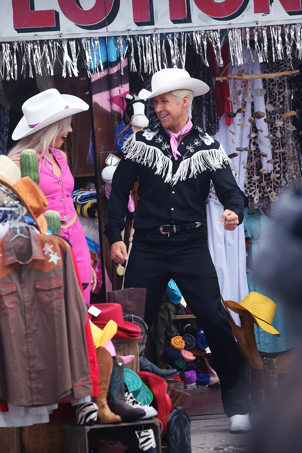 Ryan Gosling and Margot Robbie film "Barbie" in Venice Beach today.

Pictured: Margot Robbie,Ryan Gosling
Ref: SPL5322506 280622 NON-EXCLUSIVE
Picture by: SplashNews.com

Splash News and Pictures
USA: +1 310-525-5808
London: +44 (0)20 8126 1009
Berlin: +49 175 3764 166
photodesk@splashnews.com

World Rights