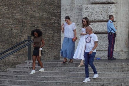 EXCLUSIVE: Angelina Jolie leaves the Vatican Museums with her daughter Zahara Jolie-Pitt after a guided tour.  July 20, 2022 Pictured: Angelina Jolie, Zahara Jolie-Pitt.  Photo credit: ROMA / MEGA TheMegaAgency.com +1 888 505 6342 (Mega Agency TagID: MEGA879747_012.jpg) [Photo via Mega Agency]