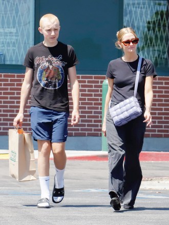 Ashlee Simpson seen out shopping at Dick's Sporting Goods with son Bronx in Los Angeles. 26 Jul 2022 Pictured: Ashlee Simpson shopping with Bronx in Los Angeles. Photo credit: MEGA TheMegaAgency.com +1 888 505 6342 (Mega Agency TagID: MEGA881483_002.jpg) [Photo via Mega Agency]