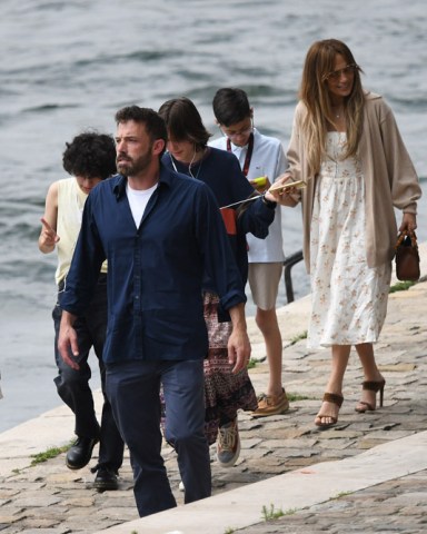 Singer Jennifer Lopez and Ben Affleck take a private cruise on the Seine river. 23 Jul 2022 Pictured: Jennifer Lopez and Ben Affleck. Photo credit: KCS Presse / MEGA TheMegaAgency.com +1 888 505 6342 (Mega Agency TagID: MEGA880609_010.jpg) [Photo via Mega Agency]