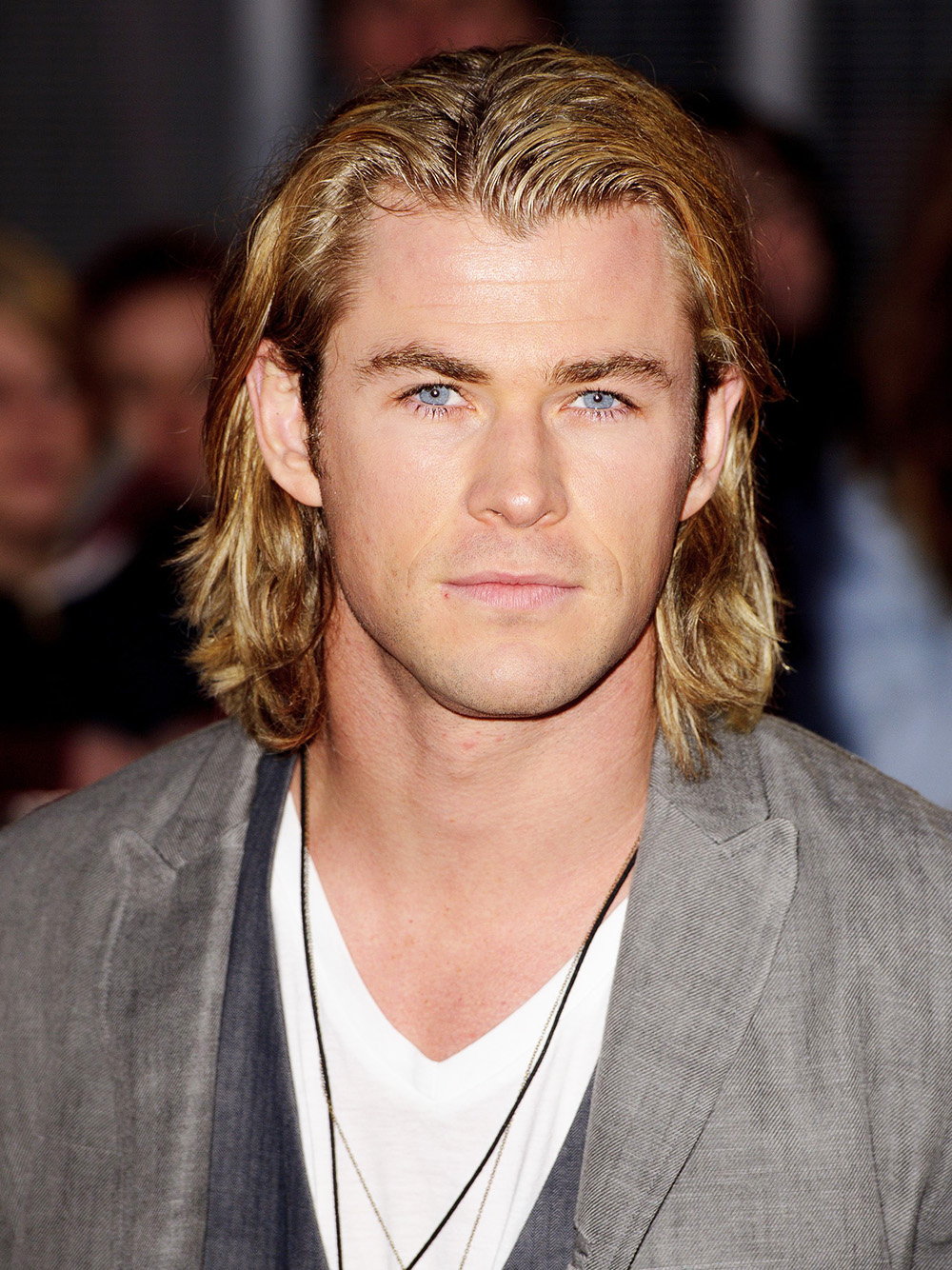 Pictures of Chris Hemsworth hair and long hairstyle of Thor