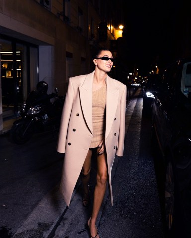 Paris, FRANCE  - *EXCLUSIVE*  - Hailey Bieber arrives at a party in Paris during the PAP women's spring/summer 2023 fashion week.Pictured: Hailey BieberBACKGRID USA 29 SEPTEMBER 2022 BYLINE MUST READ: Best Image / BACKGRIDUSA: +1 310 798 9111 / usasales@backgrid.comUK: +44 208 344 2007 / uksales@backgrid.com*UK Clients - Pictures Containing ChildrenPlease Pixelate Face Prior To Publication*