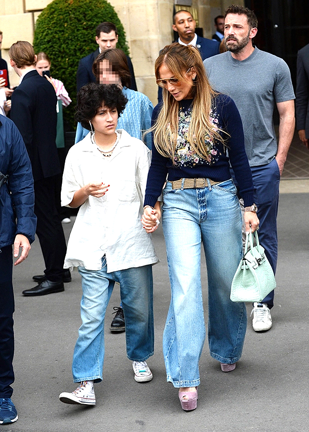 Emme et Max Muniz, 14 ans, passent du bon temps avec maman J.Lo pendant