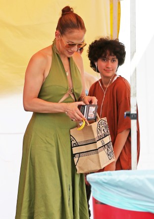 Jennifer Lopez at Melrose Market with her child Emme carrying a $3000 tote bag. Pictured: Jennifer Lopez,Emme Maribel Mu√±izRef: SPL5485057 120922 NON-EXCLUSIVEPicture by: MESSIGOAL / SplashNews.comSplash News and PicturesUSA: +1 310-525-5808London : +44 (0)20 8126 1009Berlin: +49 175 3764 166photodesk@splashnews.comWorld Rights