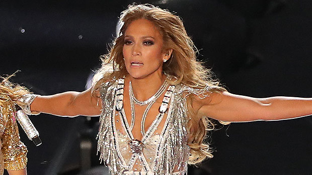 詹妮弗·洛佩兹 (Jennifer Lopez) 身穿豹纹露脐上衣和搭配透视裤，来自意大利
