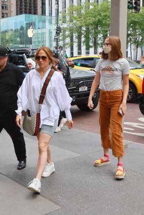 NEW YORK, NY - Jennifer Lopez looks casual as she goes shopping at Bergdorf Goodman.  Pictured: Jennifer Lopez Backgrade USA AUGUST 14, 2022 BYLINE MUST READ: T. CHILDREN PLEASE CUT THE FACE BEFORE POSTING*