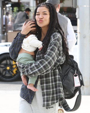 EXCLUSIVE: Big tipper Big Sean and Jhene Aiko seen after luch with son Noah over pasta at Il Pastaio. 09 May 2023 Pictured: Jhene Aiko and baby. Photo credit: APEX / MEGA TheMegaAgency.com +1 888 505 6342 (Mega Agency TagID: MEGA979615_001.jpg) [Photo via Mega Agency]