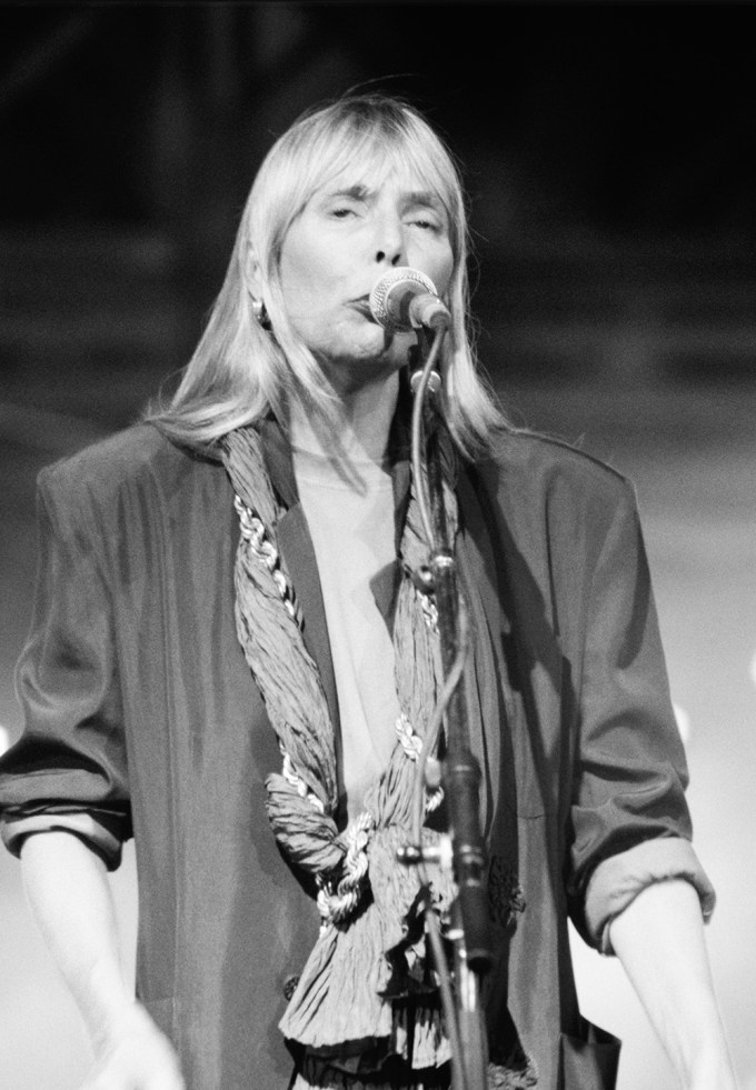 Joni Mitchell in 1990