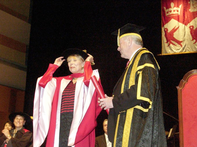 Joni Mitchell Receives an Honorary Degree
