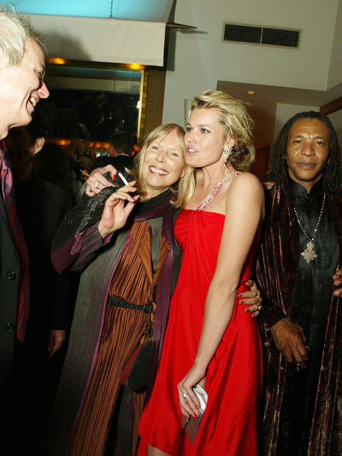 Joni Mitchell & Rebecca Romijn in 2004
