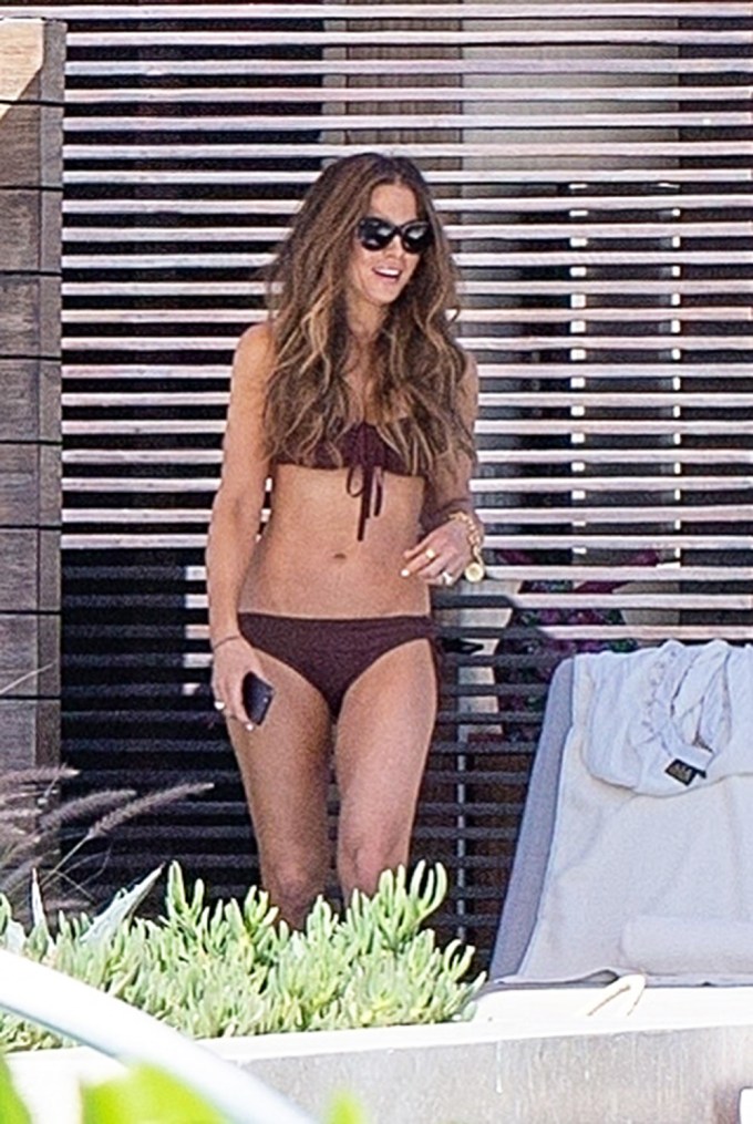 Kate Beckinsale Poolside in Mexico
