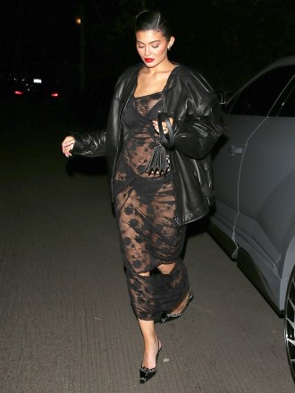 *EXCLUSIVE* Beverly Hills, CA  - Stylish reality star Kylie Jenner shows off an all black ensemble while enjoying a night out at Yazawa Japanese BBQ in Beverly Hills.  Pictured: Kylie Jenner  BACKGRID USA 20 DECEMBER 2022   USA: +1 310 798 9111 / usasales@backgrid.com  UK: +44 208 344 2007 / uksales@backgrid.com  *UK Clients - Pictures Containing Children Please Pixelate Face Prior To Publication*