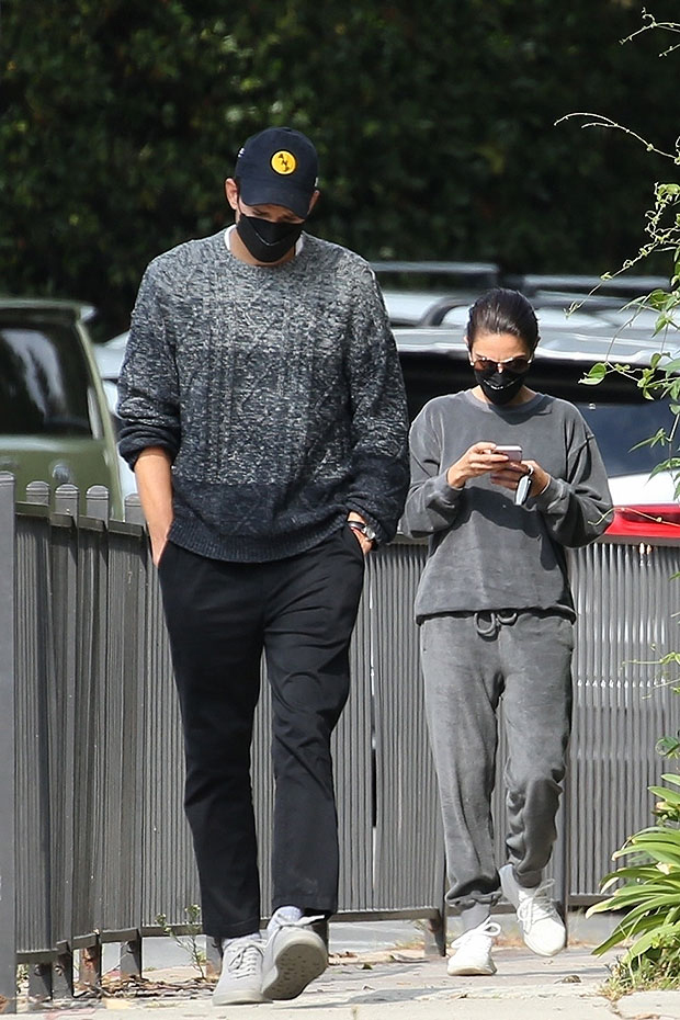 Ashton Kutcher And Mila Kunis With Wyatt And Dimitri On Grocery Run Hollywood Life