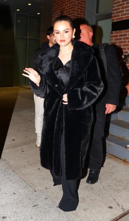 New York, NY - Selena Gomez looks ravishing as she leaves her exclusive Rare Beauty event for 100 influencers in the Gallery District of New York this evening. Pictured: Selena Gomez BACKGRID USA 29 MARCH 2023 BYLINE MUST READ: BlayzenPhotos / BACKGRID USA: +1 310 798 9111 / usasales@backgrid.com UK: +44 208 344 2007 / uksales@backgrid.com *UK Clients - Pictures Containing Children Please Pixelate Face Prior To Publication*