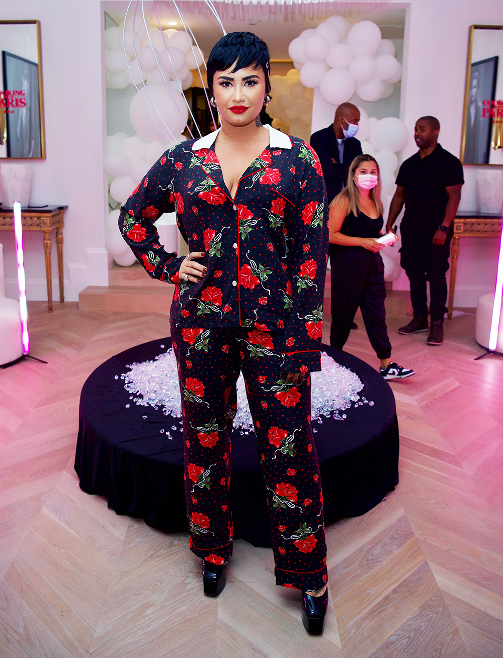 1000px x 1309px - Non-Binary Celebrities: Photos Of Demi Lovato & More â€“ Hollywood Life
