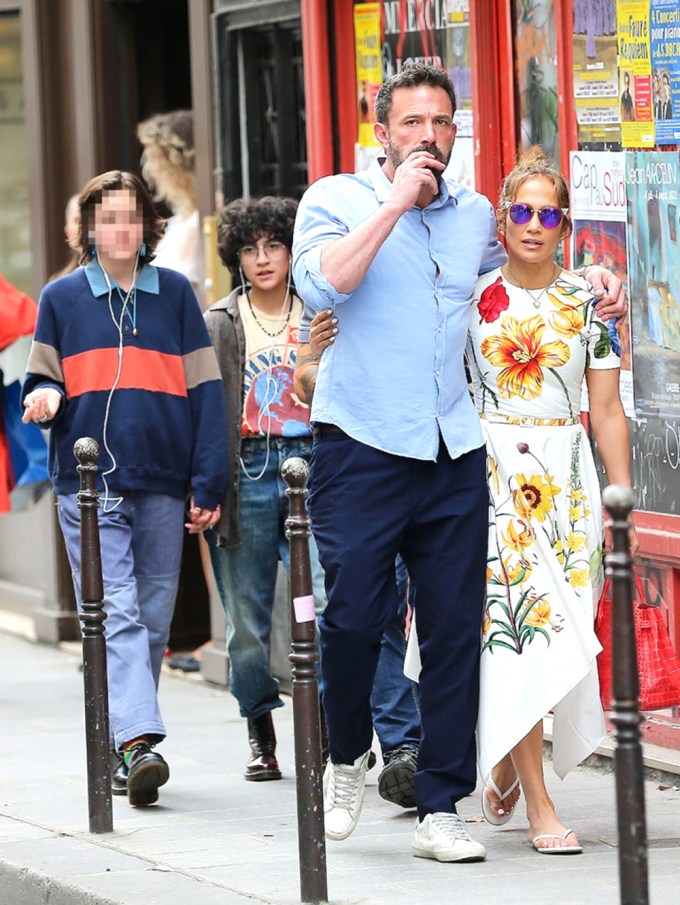 Ben Affleck & Jennifer Lopez Go For A Walk In Paris