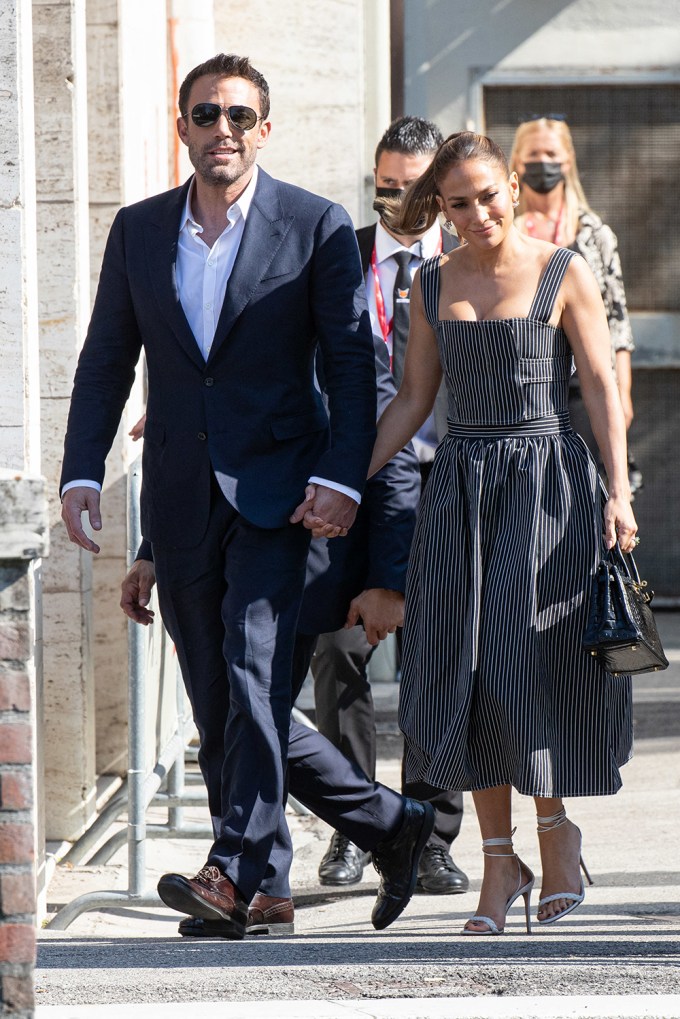 Ben Affleck & Jennifer Lopez Holding Hands In Italy