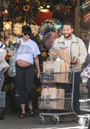 Beverly Hills, CA - Pregnant Chrissy Teigen and husband John Legend stock up on groceries on Thanksgiving Eve at a Bev Hills grocery store. We catch Chrissy with her pregnant belly on full display as the Versace tee rides up her baby bump. The couple did a handful of shopping leaving the grocery store with two full shopping carts. Pictured: Chrissy Teigen, John Legend BACKGRID USA 23 NOVEMBER 2022 BYLINE MUST READ: SPOT / BACKGRID USA: +1 310 798 9111 / usasales@backgrid.com UK: +44 208 344 2007 / uksales@backgrid.com *UK Clients - Pictures Containing Children Please Pixelate Face Prior To Publication*