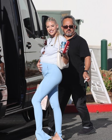 West Hollywood, CA  - Pregnant Heather Rae El Moussa shows off her growing baby bump while filming Selling Sunset in West Hollywood.Pictured: Heather Rae El MoussaBACKGRID USA 26 AUGUST 2022 BYLINE MUST READ: BACKGRIDUSA: +1 310 798 9111 / usasales@backgrid.comUK: +44 208 344 2007 / uksales@backgrid.com*UK Clients - Pictures Containing ChildrenPlease Pixelate Face Prior To Publication*