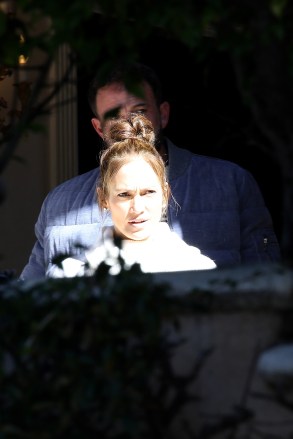 Los Angeles, CA - Jennifer Lopez and her husband Ben Affleck shown touring a home for sale in Los Angeles.  Pictured: Jennifer Lopez, Ben Affleck.  com UK: +44 208 344 2007 / uksales@backgrid.com *UK customers: images containing children, face pixelated before posting*