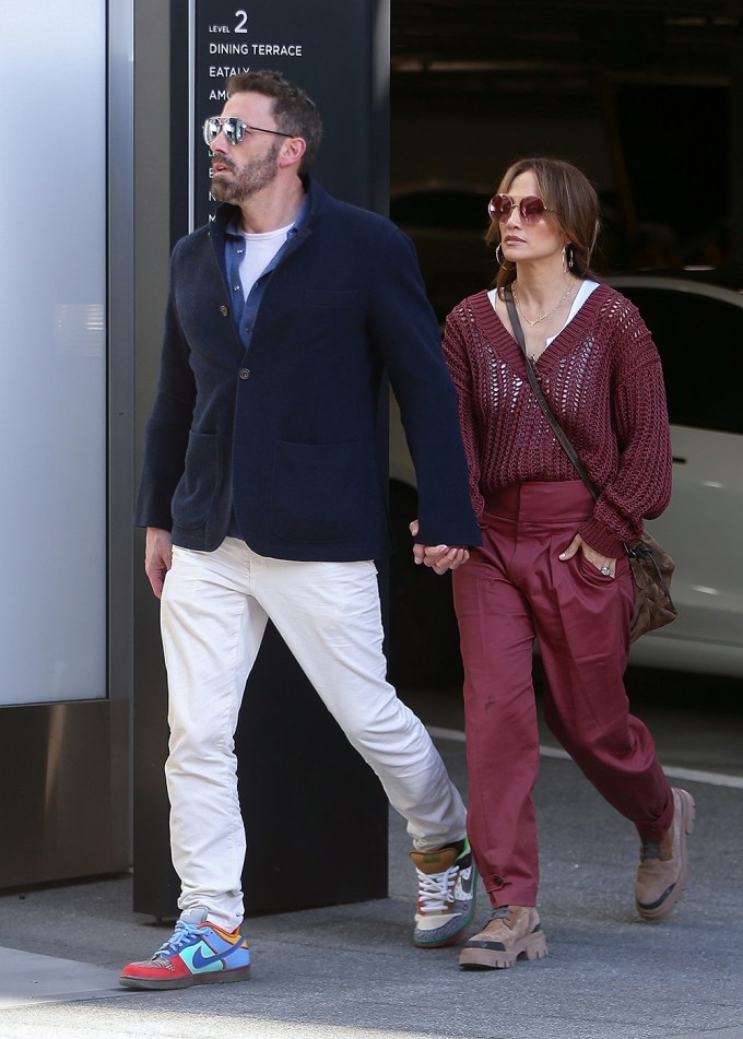 Ben Affleck & Jennifer Lopez Hold Hands While Shopping