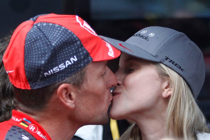 Lance Armstrong & Anna Hansen Kiss In The Netherlands