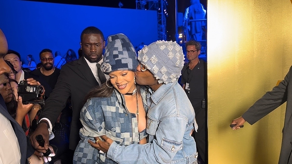 Paris, FRANCE - *EXCLUSIVE* - A$AP Rocky gives Rihanna a big kiss after attending the Louis Vuitton show in Paris. Pictured: A$AP Rocky, Rihanna BACKGRID USA 20 JUNE 2023 USA: +1 310 798 9111 / usasales@backgrid.com UK: +44 208 344 2007 / uksales@backgrid.com *UK Clients - Pictures Containing Children Please Pixelate Face Prior To Publication*